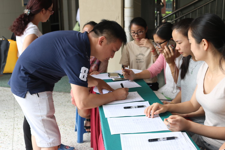 l龍華中英文實驗學校幼兒園“幼升小系統信息操作培訓會”順利召開