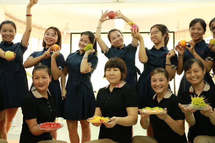 九月，將快樂進行到底！-----深圳市龍華區龍華中英文實驗學校幼兒園慶祝教師節活動