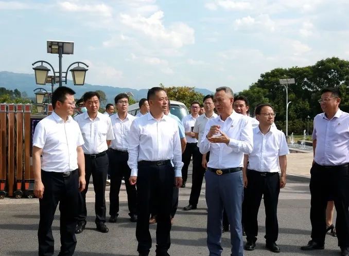 劉小強(qiáng)書(shū)記率領(lǐng)區(qū)領(lǐng)導(dǎo)集體調(diào)研遠(yuǎn)恒佳學(xué)校———關(guān)注教育、關(guān)心教育、支持教育